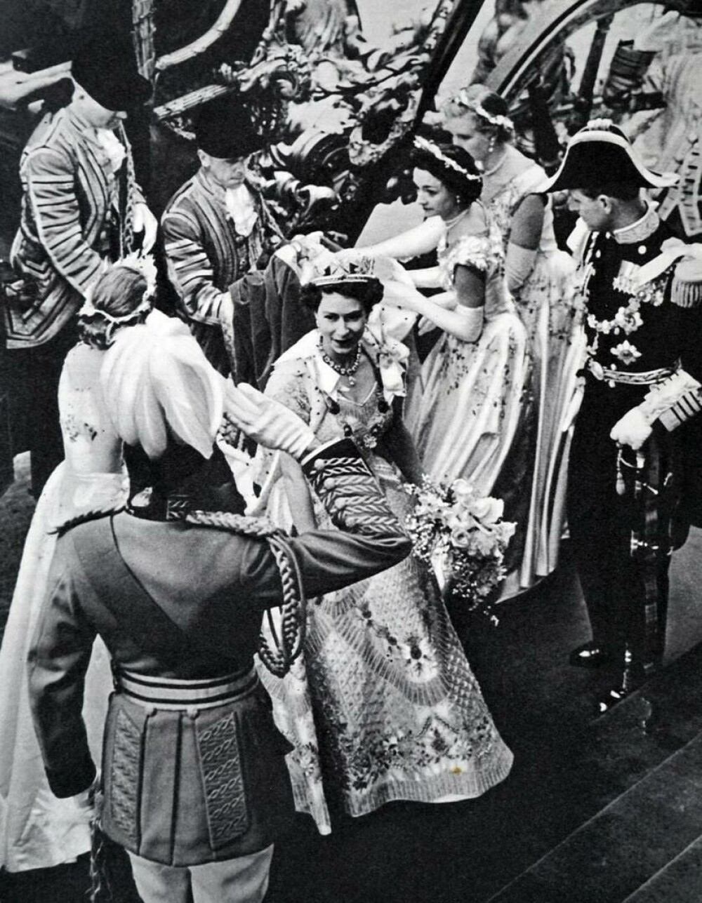 70 de ani de la încoronarea Reginei Elisabeta a II-a. Imagini de la momentul istoric | GALERIE FOTO - Imaginea 11