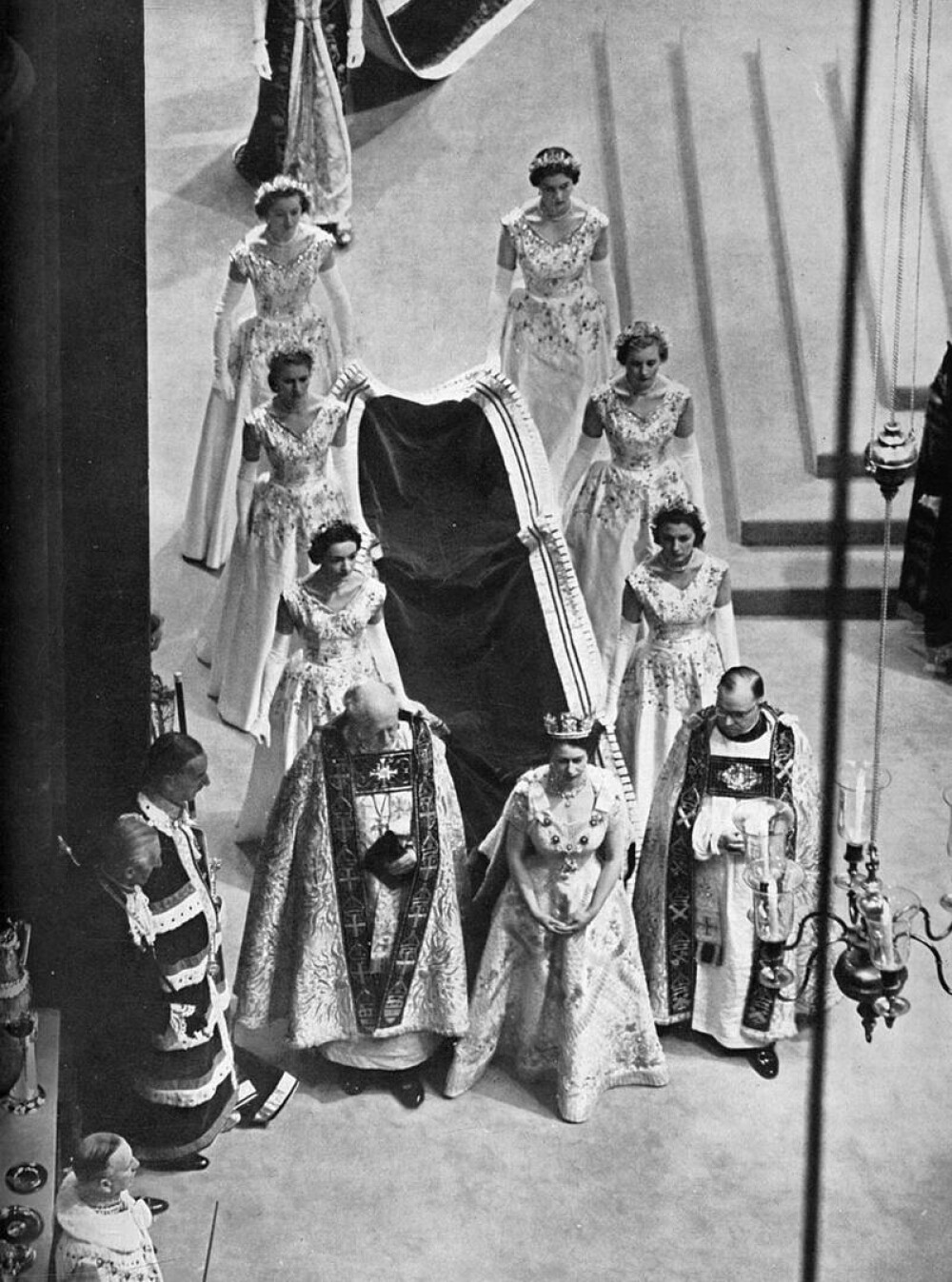 70 de ani de la încoronarea Reginei Elisabeta a II-a. Imagini de la momentul istoric | GALERIE FOTO - Imaginea 16