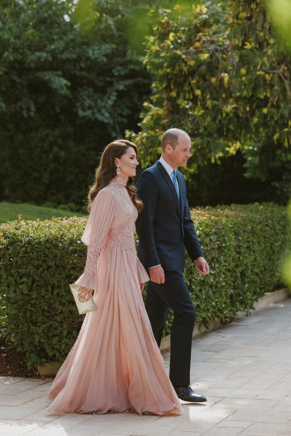 Cum s-a prezentat familia regală a României la nunta principelui moștenitor Hussein și a principesei Rajwa Al Hussein VIDEO - Imaginea 25