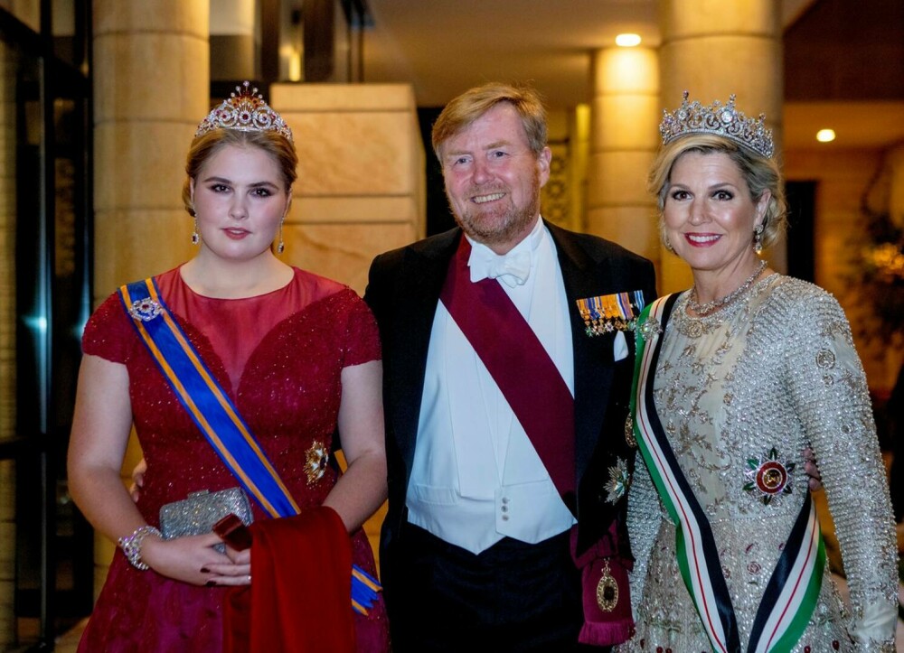 Cum s-a prezentat familia regală a României la nunta principelui moștenitor Hussein și a principesei Rajwa Al Hussein VIDEO - Imaginea 21