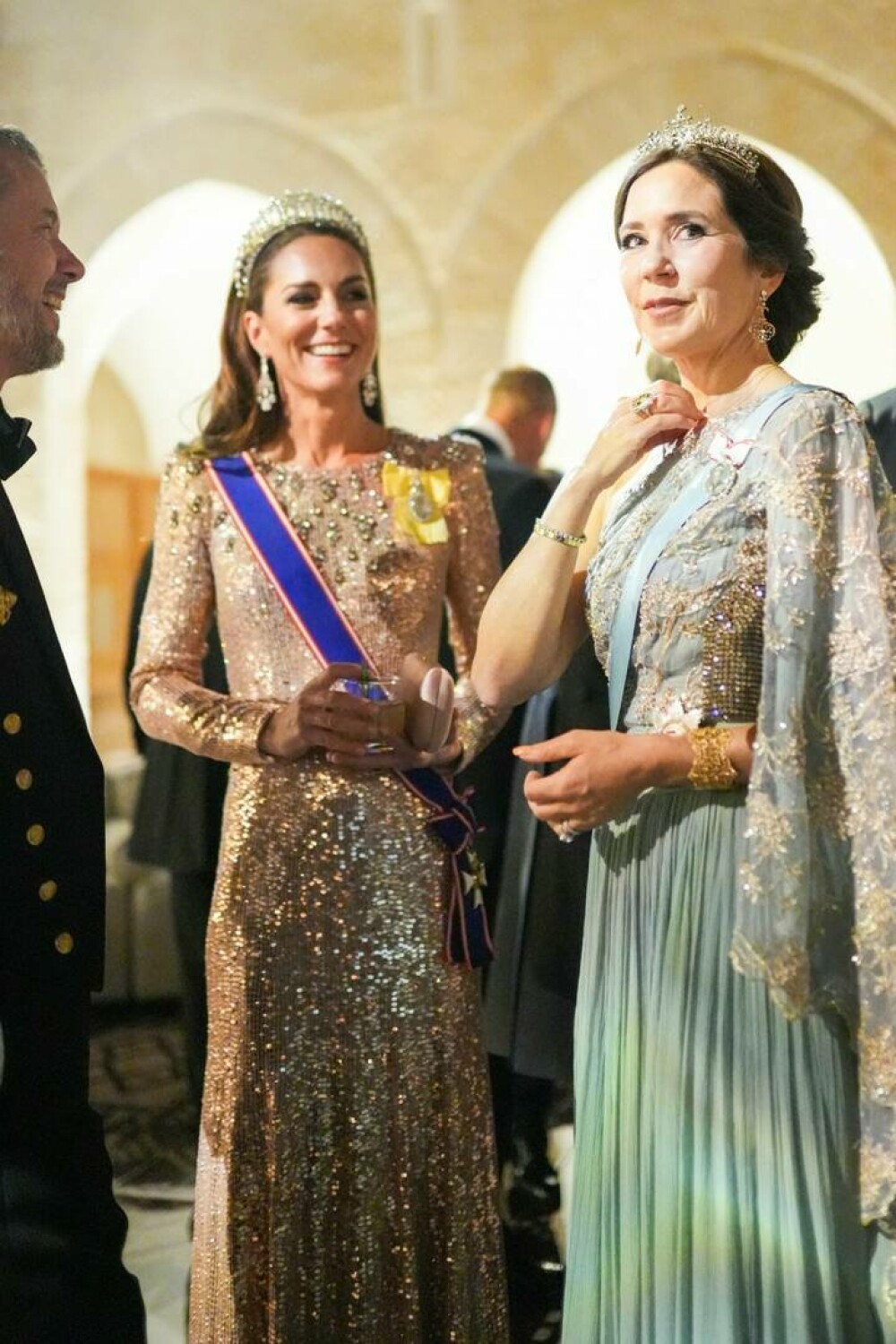 Cum s-a prezentat familia regală a României la nunta principelui moștenitor Hussein și a principesei Rajwa Al Hussein VIDEO - Imaginea 18
