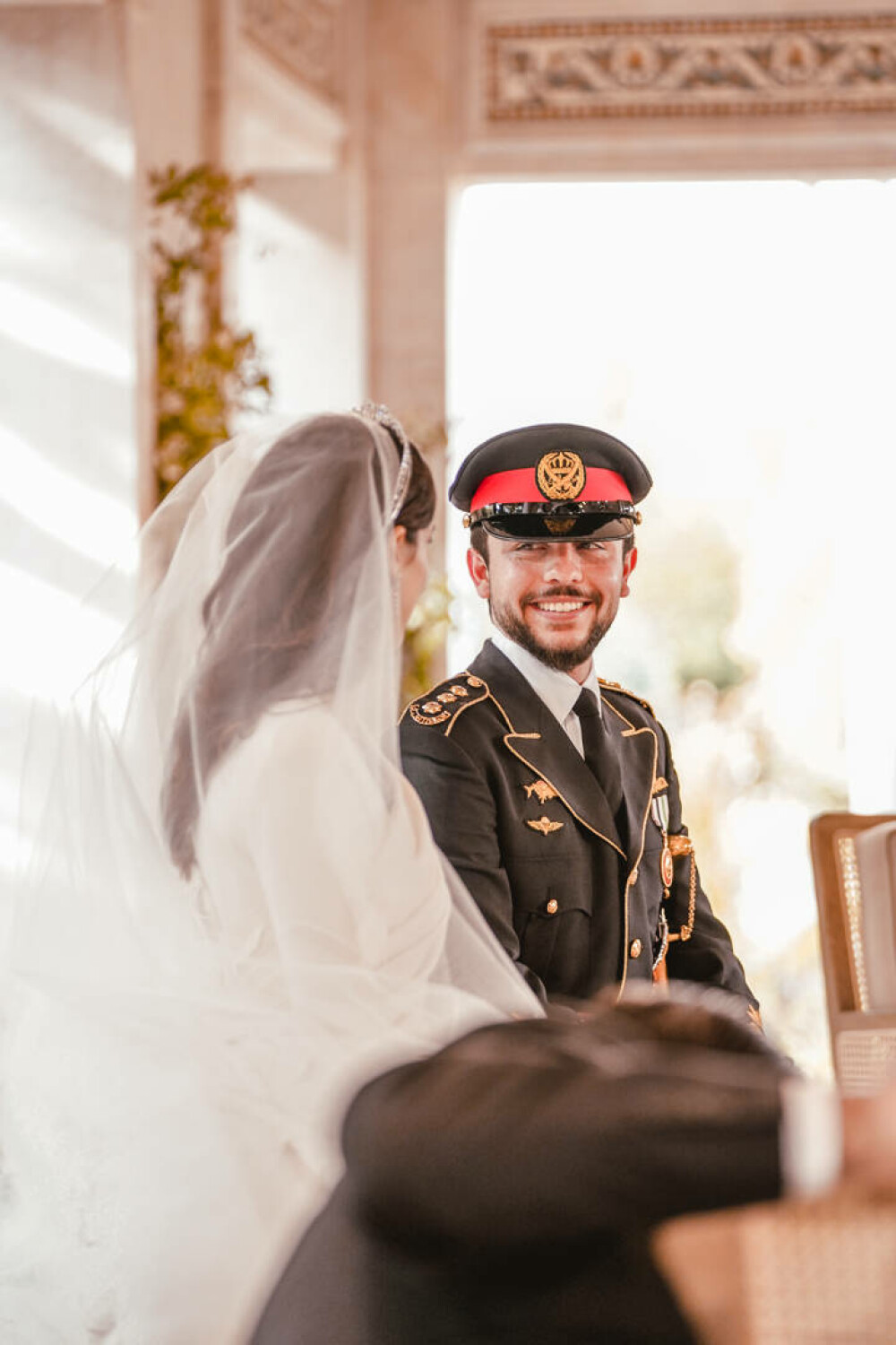 Cum s-a prezentat familia regală a României la nunta principelui moștenitor Hussein și a principesei Rajwa Al Hussein VIDEO - Imaginea 6