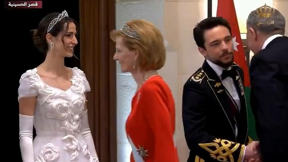Cum s-a prezentat familia regală a României la nunta principelui moștenitor Hussein și a principesei Rajwa Al Hussein VIDEO - Imaginea 1