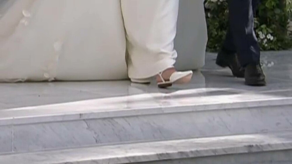 Motivul pentru care Prințesa Rajwa a Iordaniei a avut pantofi fără toc la nuntă. Ce ținute spectaculoase a purtat | FOTO - Imaginea 10