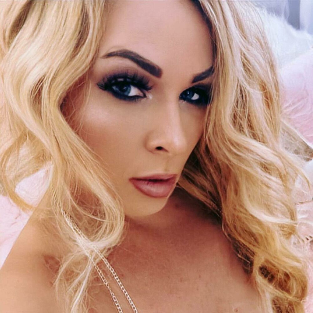 O profesoară sexy concediată pentru postările de pe OnlyFans face chetă ca să-și plătească avocatul | GALERIE FOTO - Imaginea 2