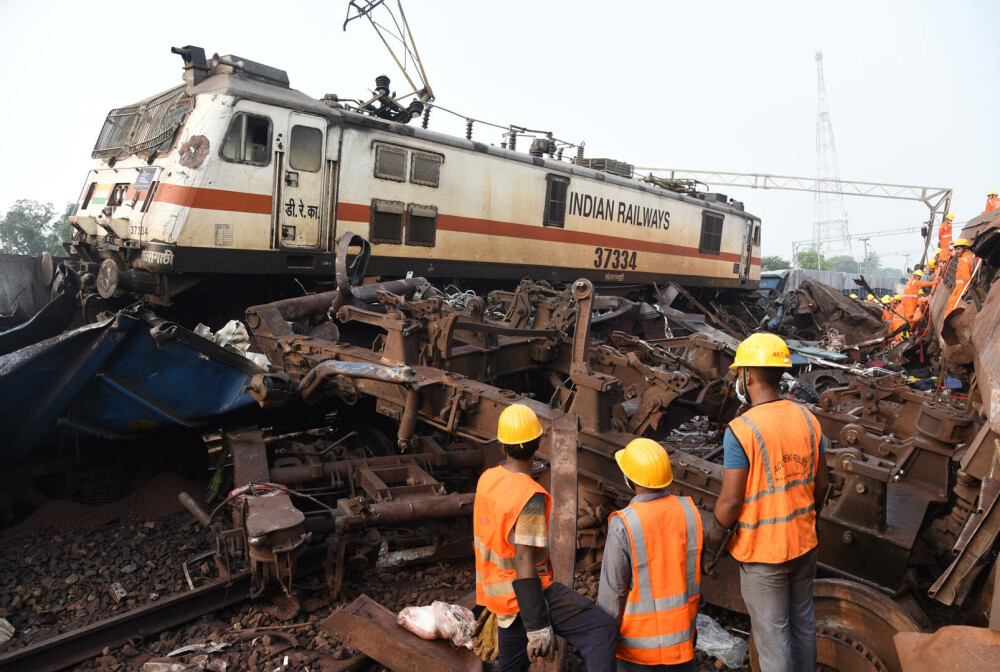 Catastrofa feroviară din India. Traficul, reluat la 51 de ore de la producerea accidentului. Bilanţul victimelor, revizuit - Imaginea 4