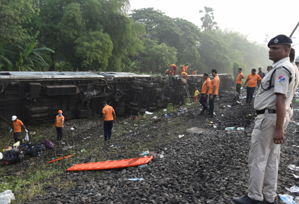 S-a încheiat operațiunea de salvare după cel mai grav accident feroviar. Bilanțul autorităților din India - Imaginea 3