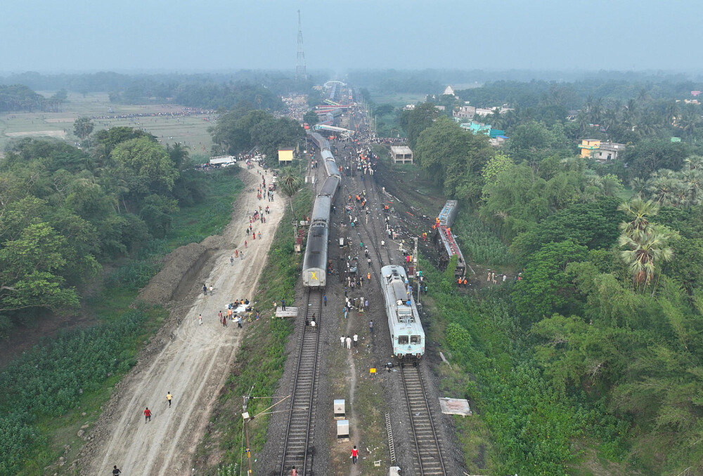 S-a încheiat operațiunea de salvare după cel mai grav accident feroviar. Bilanțul autorităților din India - Imaginea 2