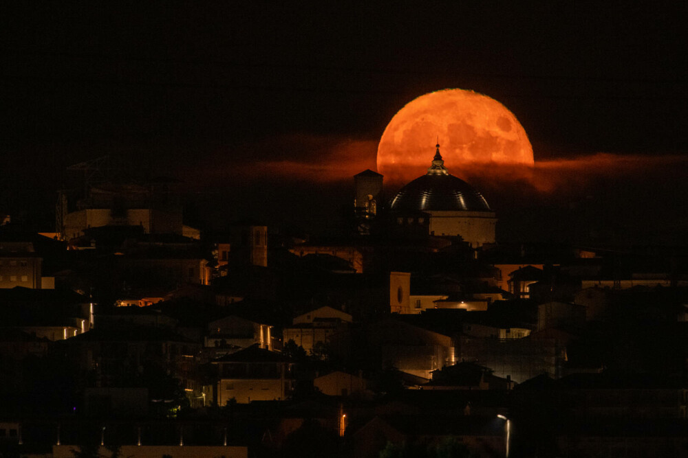 Calendarul fenomenelor astronomice din 2023. Imagini inedite cu „Luna Roz”. Tradiții legate de Luna plină din iunie | FOTO - Imaginea 20
