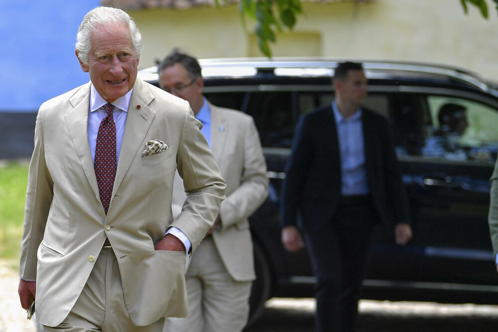 Regele Charles, vizitat la Viscri de ”omologul” Cioabă. Monarhul britanic, entuziasmat de pălinca primită: ”Oh, da!” | FOTO - Imaginea 3