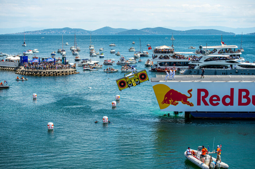 Red Bull Flugtag, competiția mașinăriilor zburătoare și a piloților neînfricați, vine în septembrie la București - Imaginea 4