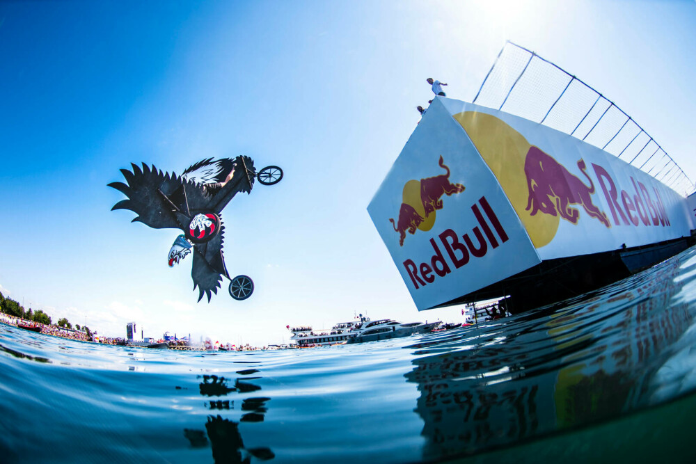 Red Bull Flugtag, competiția mașinăriilor zburătoare și a piloților neînfricați, vine în septembrie la București - Imaginea 5