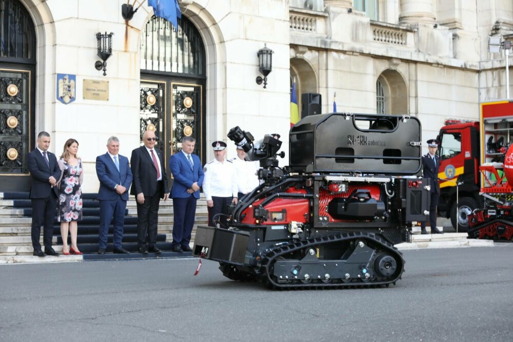 Autospeciale cu roboți, în dotarea IGSU. Ce se pricep să facă | GALERIE FOTO - Imaginea 10