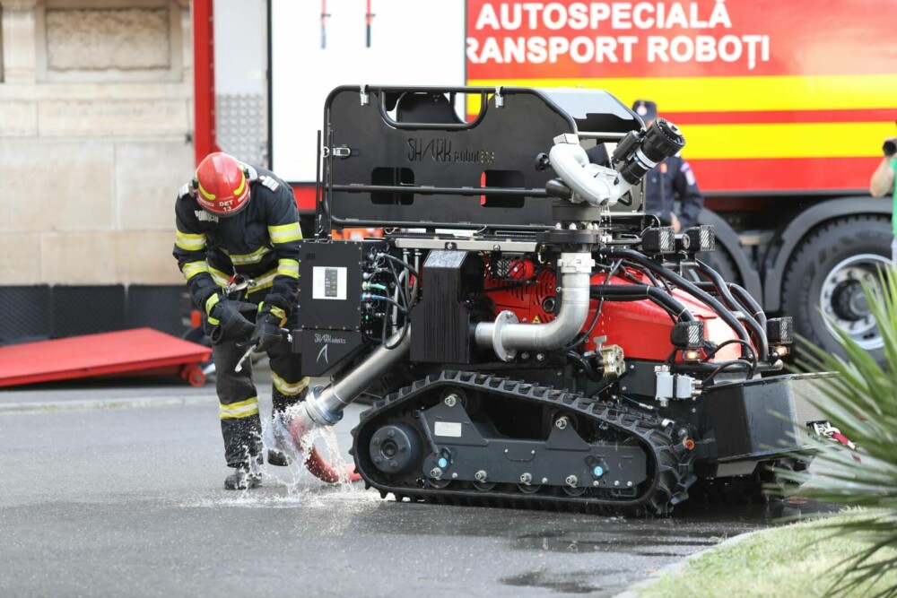 Autospeciale cu roboți, în dotarea IGSU. Ce se pricep să facă | GALERIE FOTO - Imaginea 11