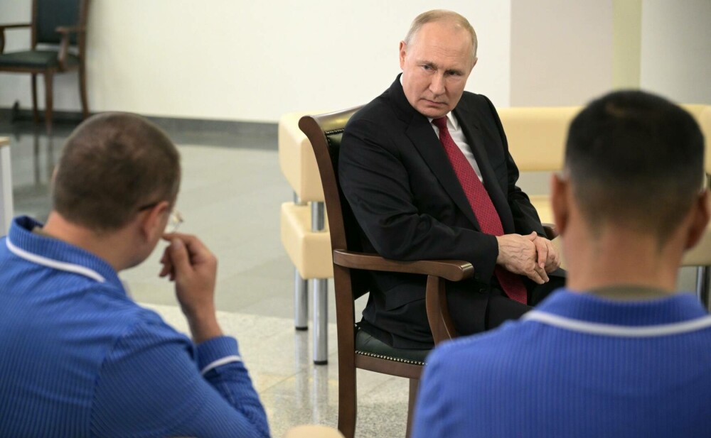 Motivul pentru care Putin s-a pozat alături de ”bărbați adevărați”. ”Nu sunt un film, toate acestea se întâmplă” | FOTO - Imaginea 2