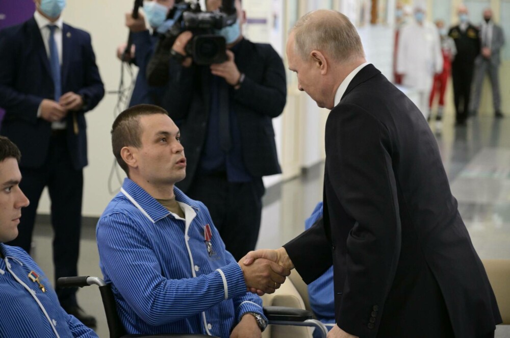 Motivul pentru care Putin s-a pozat alături de ”bărbați adevărați”. ”Nu sunt un film, toate acestea se întâmplă” | FOTO - Imaginea 8