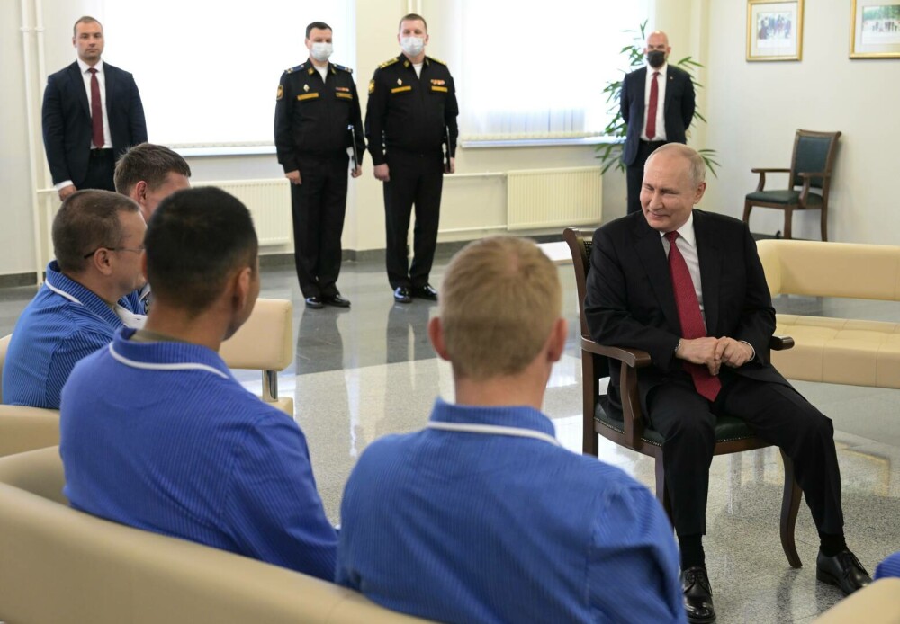 Motivul pentru care Putin s-a pozat alături de ”bărbați adevărați”. ”Nu sunt un film, toate acestea se întâmplă” | FOTO - Imaginea 11
