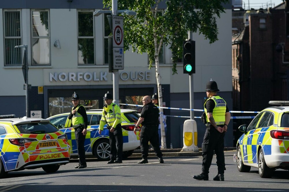 „Incident grav în desfășurare”. Trei persoane găsite decedate în Nottingham. Mai multe străzi au fost închise - Imaginea 2