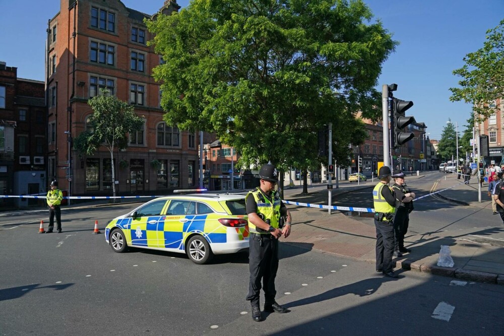 „Incident grav în desfășurare”. Trei persoane găsite decedate în Nottingham. Mai multe străzi au fost închise - Imaginea 4