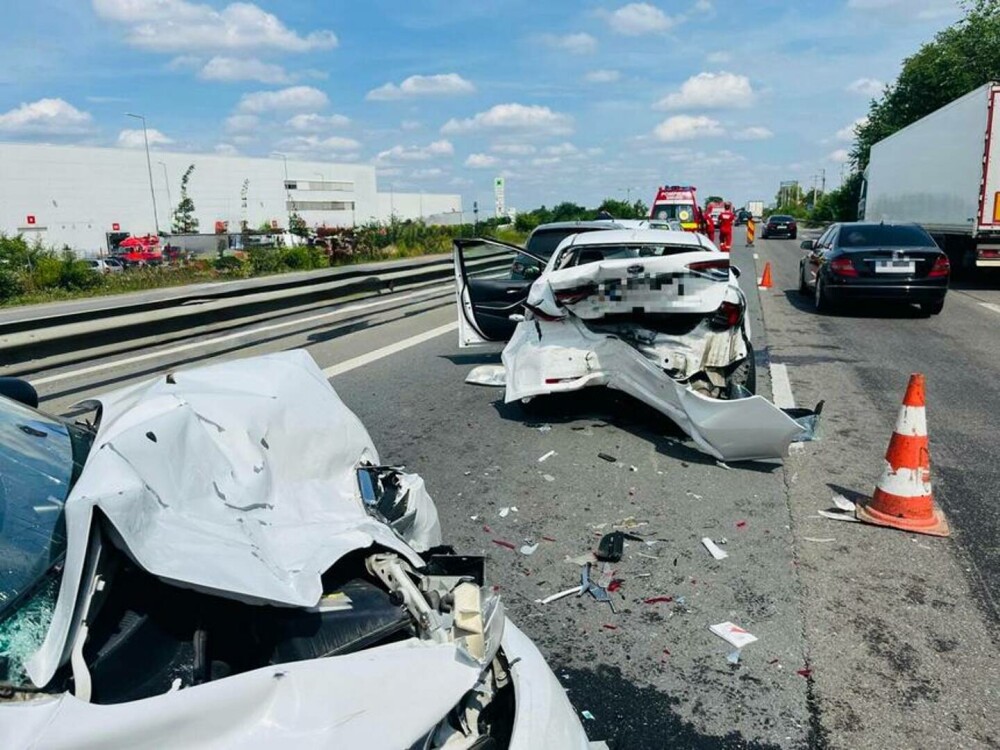 Accident pe autostrada A1, la intrarea în Capitală. Un băieţel de cinci ani şi doi adulţi, transportați la spital - Imaginea 1