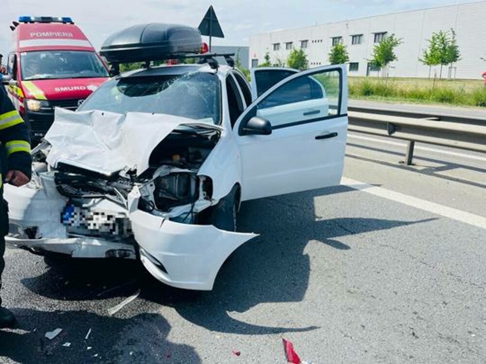 Accident pe autostrada A1, la intrarea în Capitală. Un băieţel de cinci ani şi doi adulţi, transportați la spital - Imaginea 2