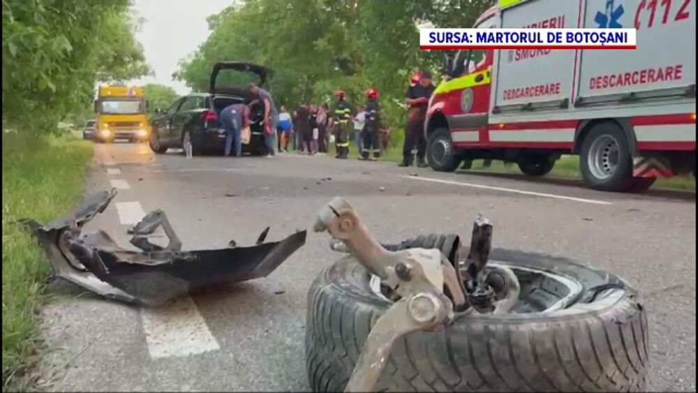 Doi tineri din Botoșani, grav răniți după ce mașina lor a intrat într-un copac. Motorul și o roată au zburat zeci de metri - Imaginea 2