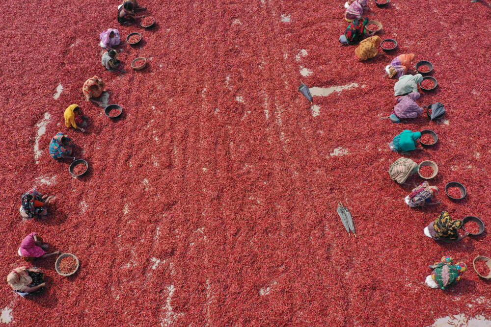 Iadul roșu și fierbinte. Imagini spectaculoase surprinse cu drona în cel mai „iute” loc de pe Pământ | FOTO - Imaginea 8