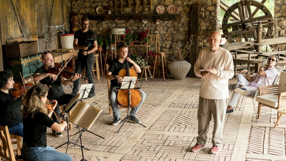 John Malkovich filmează în România. Celebrul actor de la Hollywood îl interpretează pe marele dirijor Sergiu Celibidache - Imaginea 7