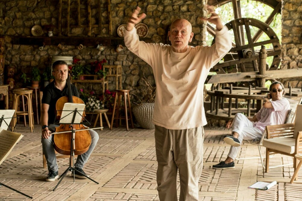 John Malkovich filmează în România. Celebrul actor de la Hollywood îl interpretează pe marele dirijor Sergiu Celibidache - Imaginea 8