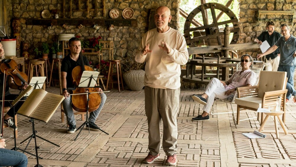 John Malkovich filmează în România. Celebrul actor de la Hollywood îl interpretează pe marele dirijor Sergiu Celibidache - Imaginea 12