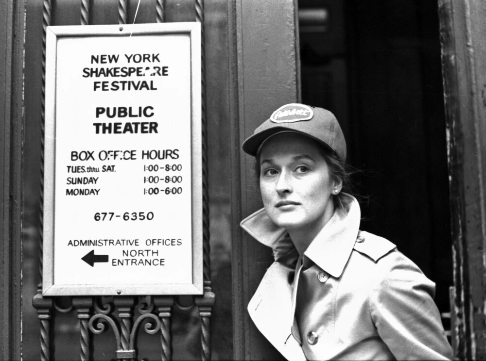 Meryl Streep împlinește 74 de ani. Imagini de colecție din tinerețea actriței. Cum arăta vedeta la începutul carierei | FOTO - Imaginea 16