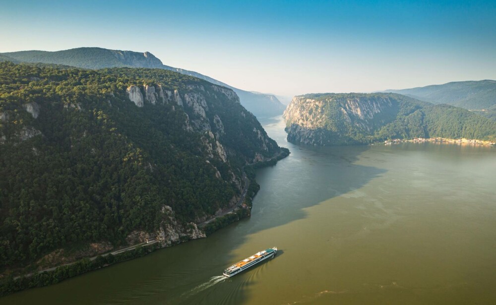 Locuri frumoase de vizitat în Mehedinți. Obiective turistice în zona defileului Dunării - Imaginea 2