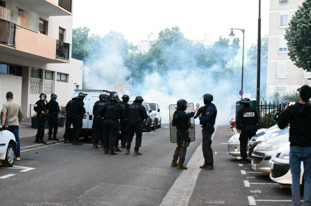 Violențe în Franța, după ce un adolescent a fost ucis de un polițist fiindcă a refuzat să se supună unui control rutier - Imaginea 7