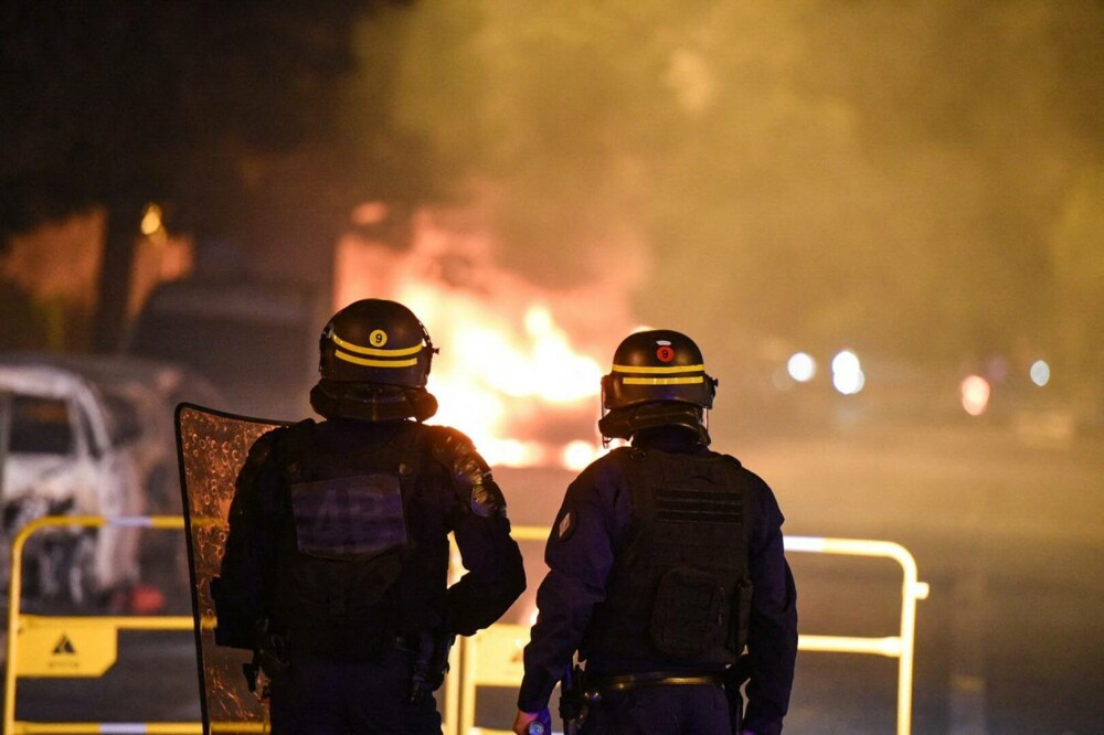 A patra noapte de proteste în Franţa, după uciderea tânărului Nahel de poliție. Aproape 1000 de arestări - Imaginea 17
