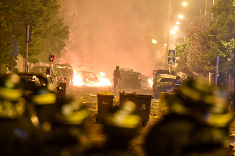 A patra noapte de proteste în Franţa, după uciderea tânărului Nahel de poliție. Aproape 1000 de arestări - Imaginea 1