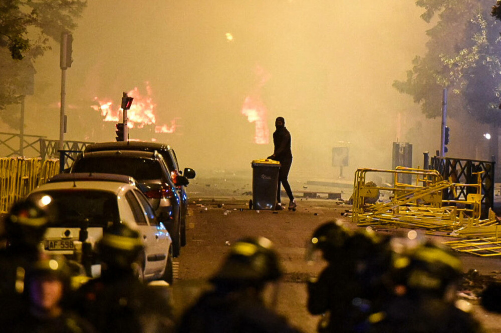 A patra noapte de proteste în Franţa, după uciderea tânărului Nahel de poliție. Aproape 1000 de arestări - Imaginea 13