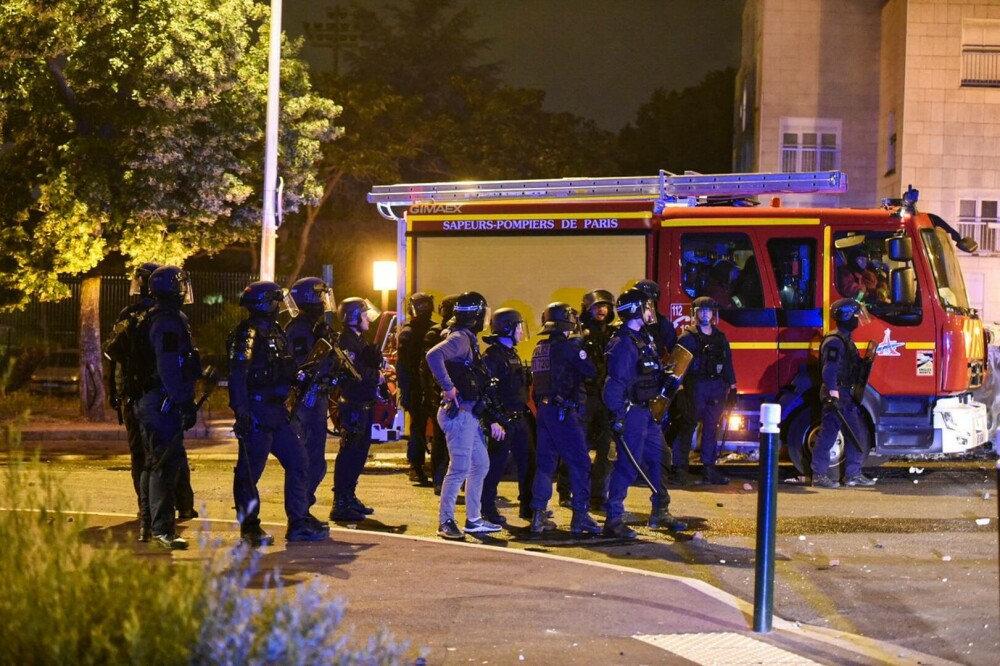 A patra noapte de proteste în Franţa, după uciderea tânărului Nahel de poliție. Aproape 1000 de arestări - Imaginea 11