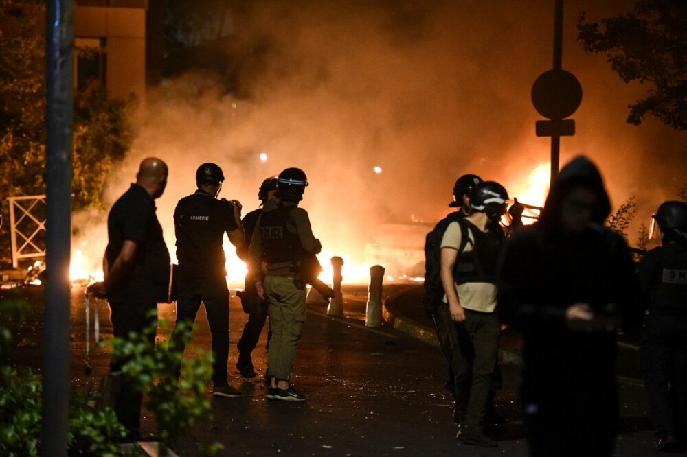 A patra noapte de proteste în Franţa, după uciderea tânărului Nahel de poliție. Aproape 1000 de arestări - Imaginea 9