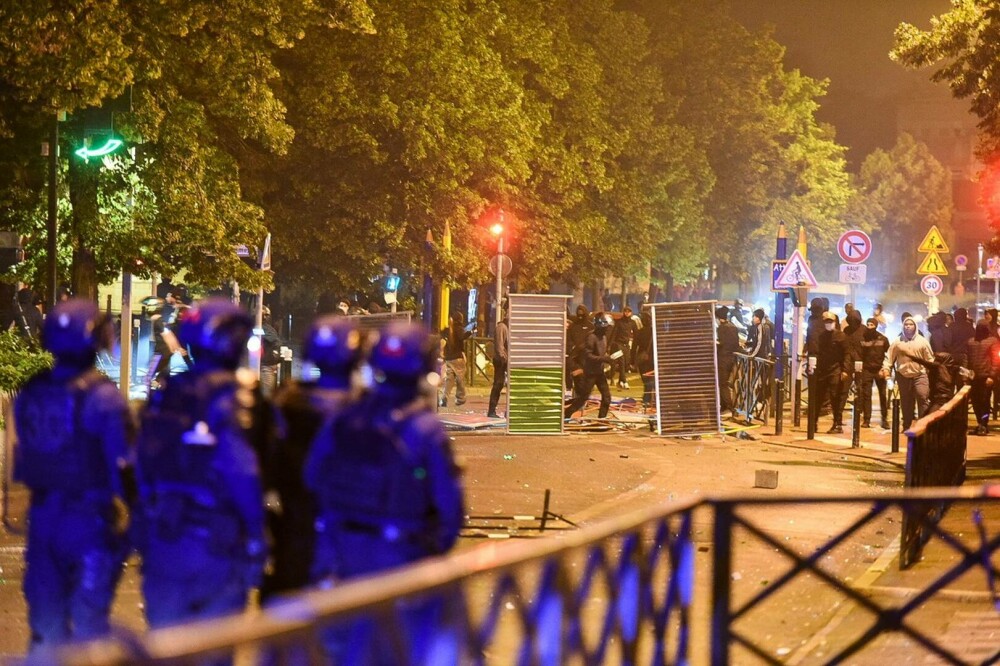 A patra noapte de proteste în Franţa, după uciderea tânărului Nahel de poliție. Aproape 1000 de arestări - Imaginea 8