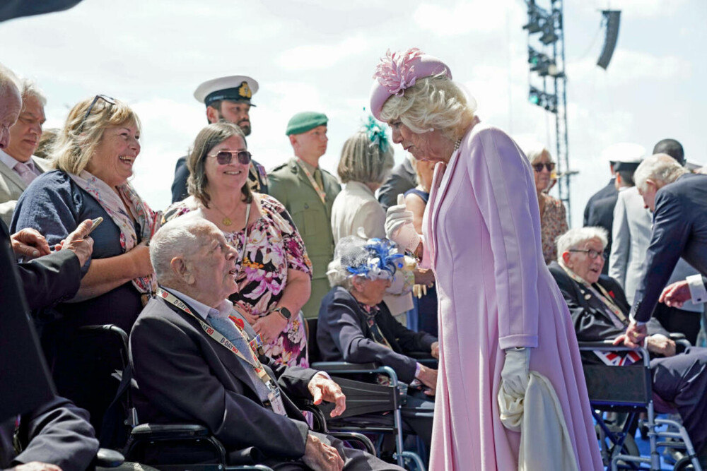 Regina Camilla, cu lacrimi în ochi la evenimentul care marchează Ziua Z. Explicația pentru care a purtat roz | FOTO - Imaginea 1