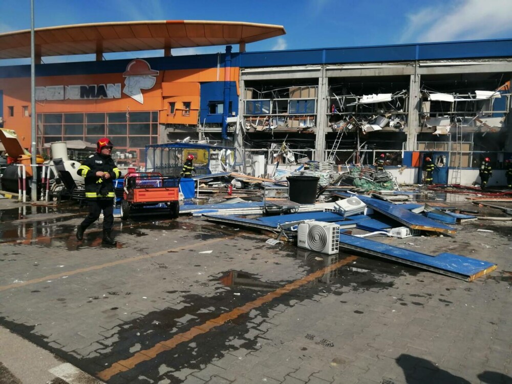 Imagini cu dezastrul de la Dedeman din Botoșani. 13 persoane au fost rănite în explozie | GALERIE FOTO - Imaginea 2