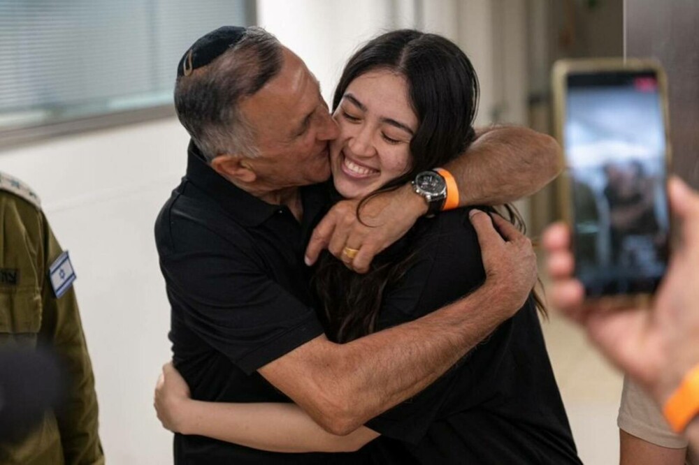 Ostatica israeliană Noa Argamani a fost eliberată chiar de ziua tatălui său şi la timp pentru a-şi vedea mama bolnavă - Imaginea 6