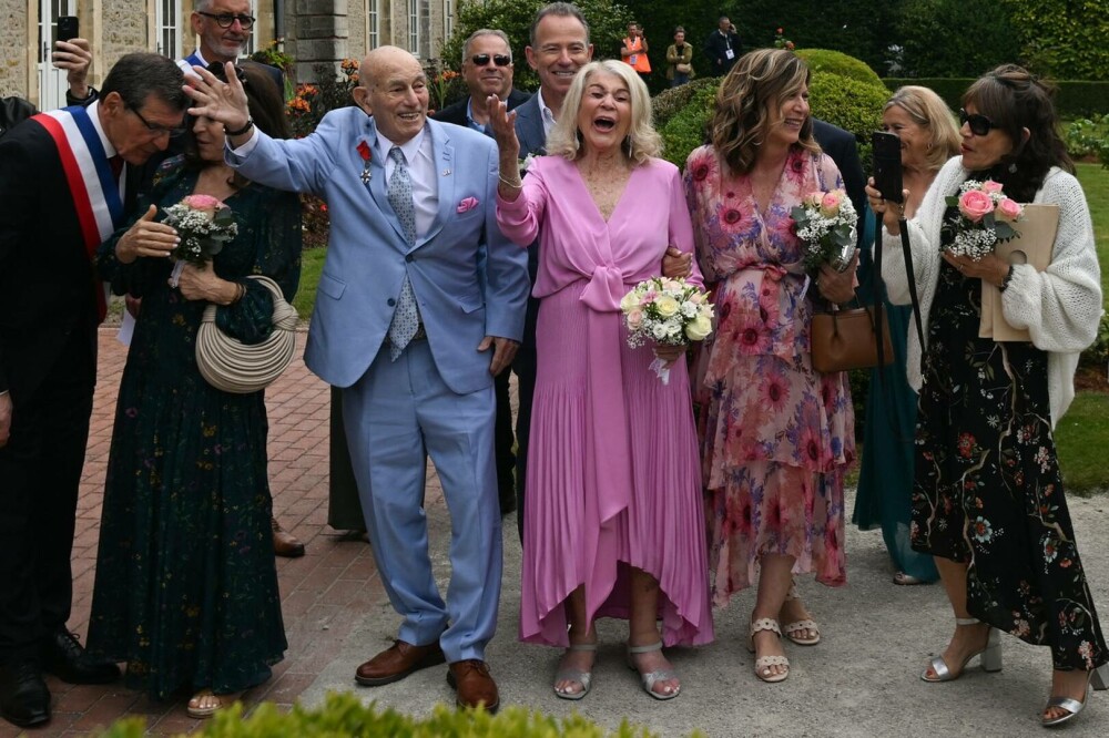 Mirele are 100 de ani, iar mireasa 96. Nunta memorabilă a unui veteran care s-a căsătorit cu iubita sa în Normandia | FOTO - Imaginea 2