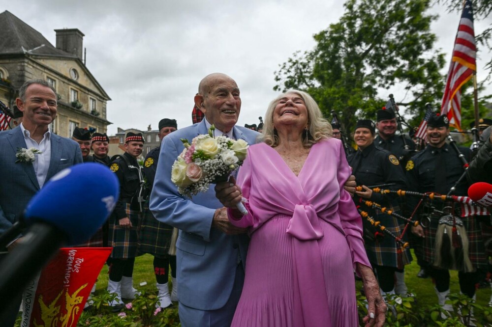 Mirele are 100 de ani, iar mireasa 96. Nunta memorabilă a unui veteran care s-a căsătorit cu iubita sa în Normandia | FOTO - Imaginea 3