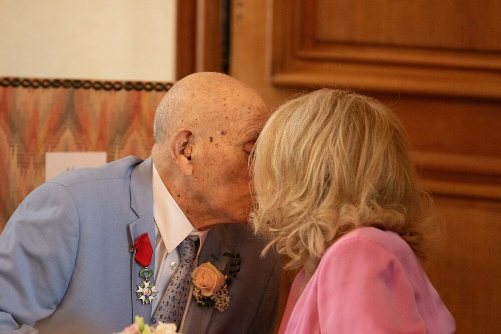 Mirele are 100 de ani, iar mireasa 96. Nunta memorabilă a unui veteran care s-a căsătorit cu iubita sa în Normandia | FOTO - Imaginea 11