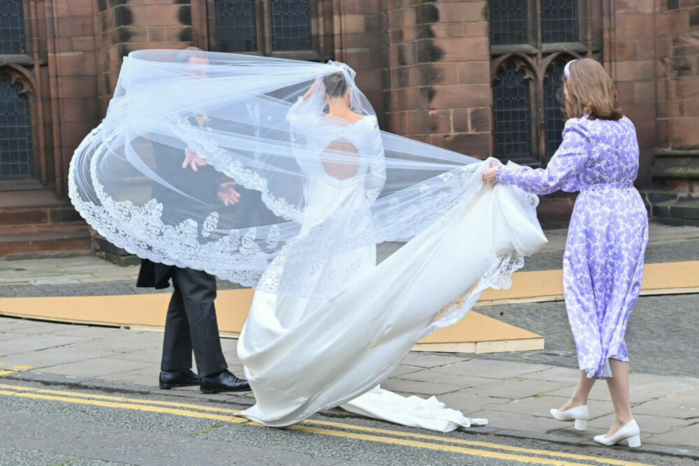 Imagini inedite de la nunta mondenă a anului. Ducele și ducesa de Westminster s-au căsătorit într-o ceremonie fastuoasă FOTO - Imaginea 13