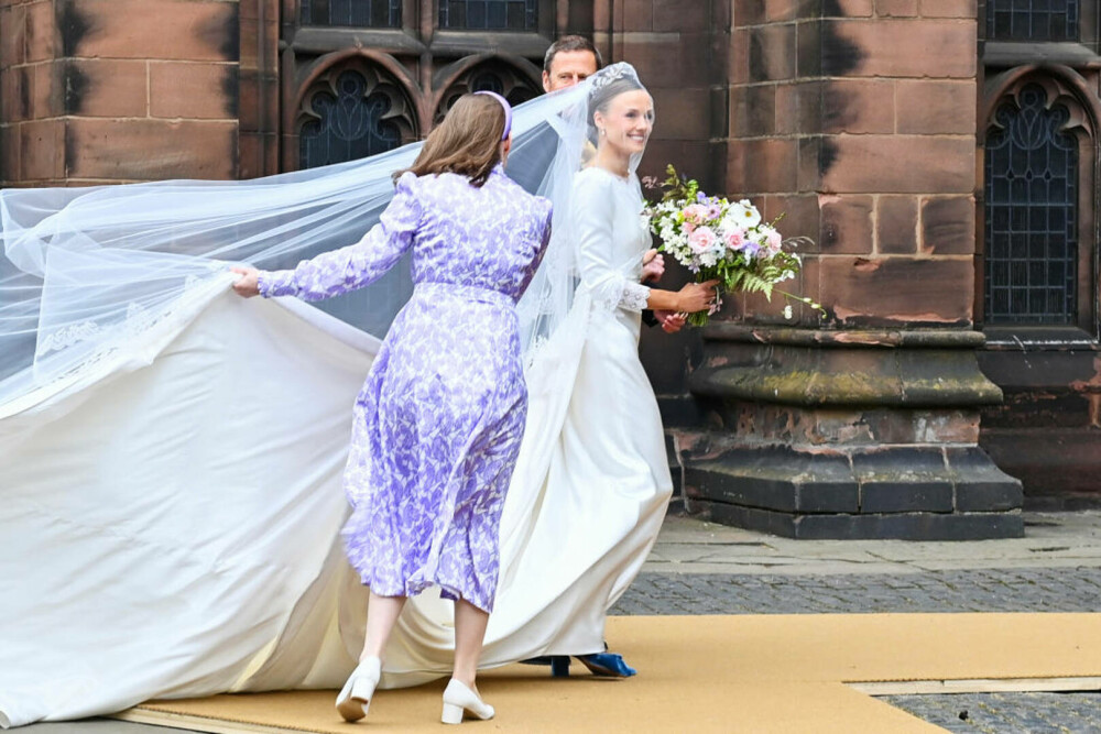 Imagini inedite de la nunta mondenă a anului. Ducele și ducesa de Westminster s-au căsătorit într-o ceremonie fastuoasă FOTO - Imaginea 16