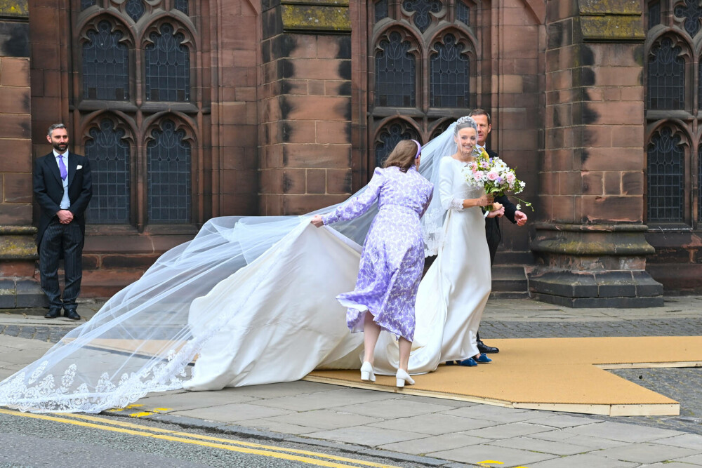 Imagini inedite de la nunta mondenă a anului. Ducele și ducesa de Westminster s-au căsătorit într-o ceremonie fastuoasă FOTO - Imaginea 24