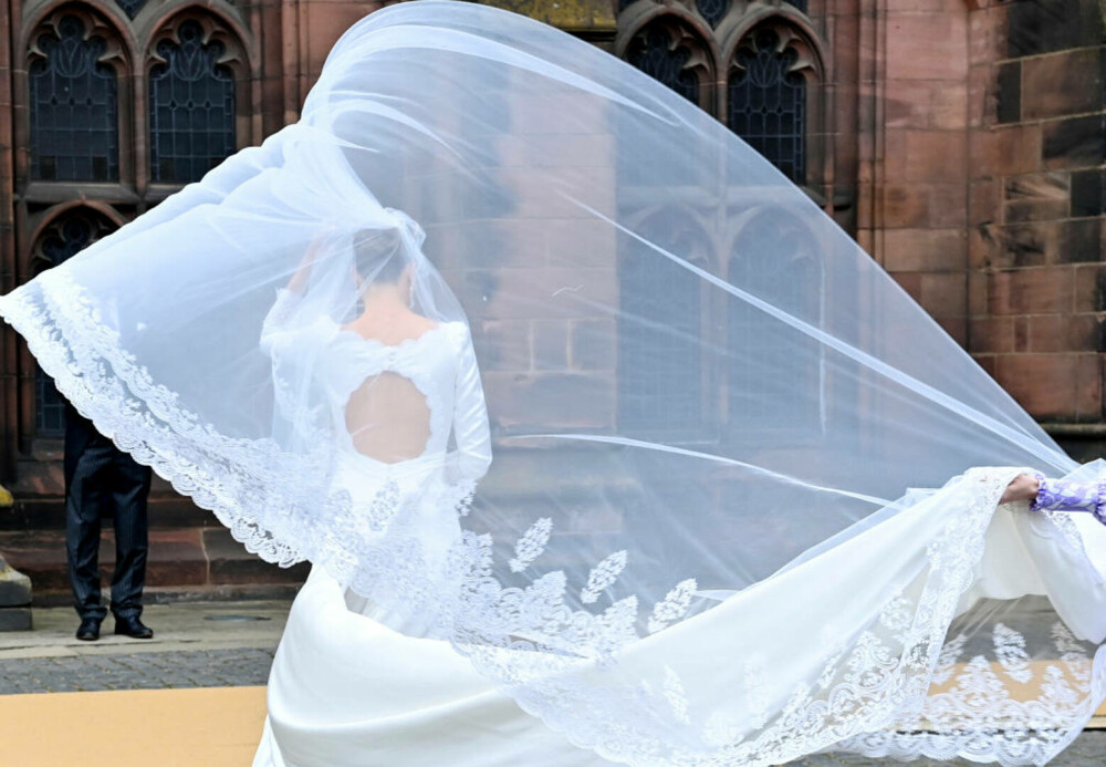 Imagini inedite de la nunta mondenă a anului. Ducele și ducesa de Westminster s-au căsătorit într-o ceremonie fastuoasă FOTO - Imaginea 28