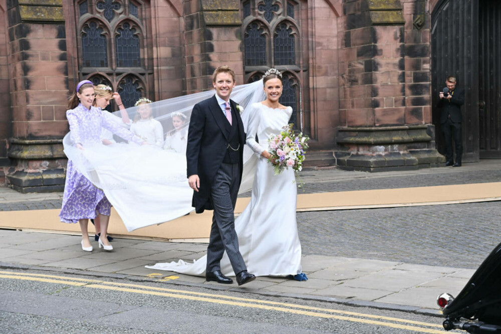 Imagini inedite de la nunta mondenă a anului. Ducele și ducesa de Westminster s-au căsătorit într-o ceremonie fastuoasă FOTO - Imaginea 31